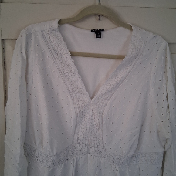 Torrid White Eyelet V-Neck Boho PeplumTop with Lace Trim - Picture 3 of 16